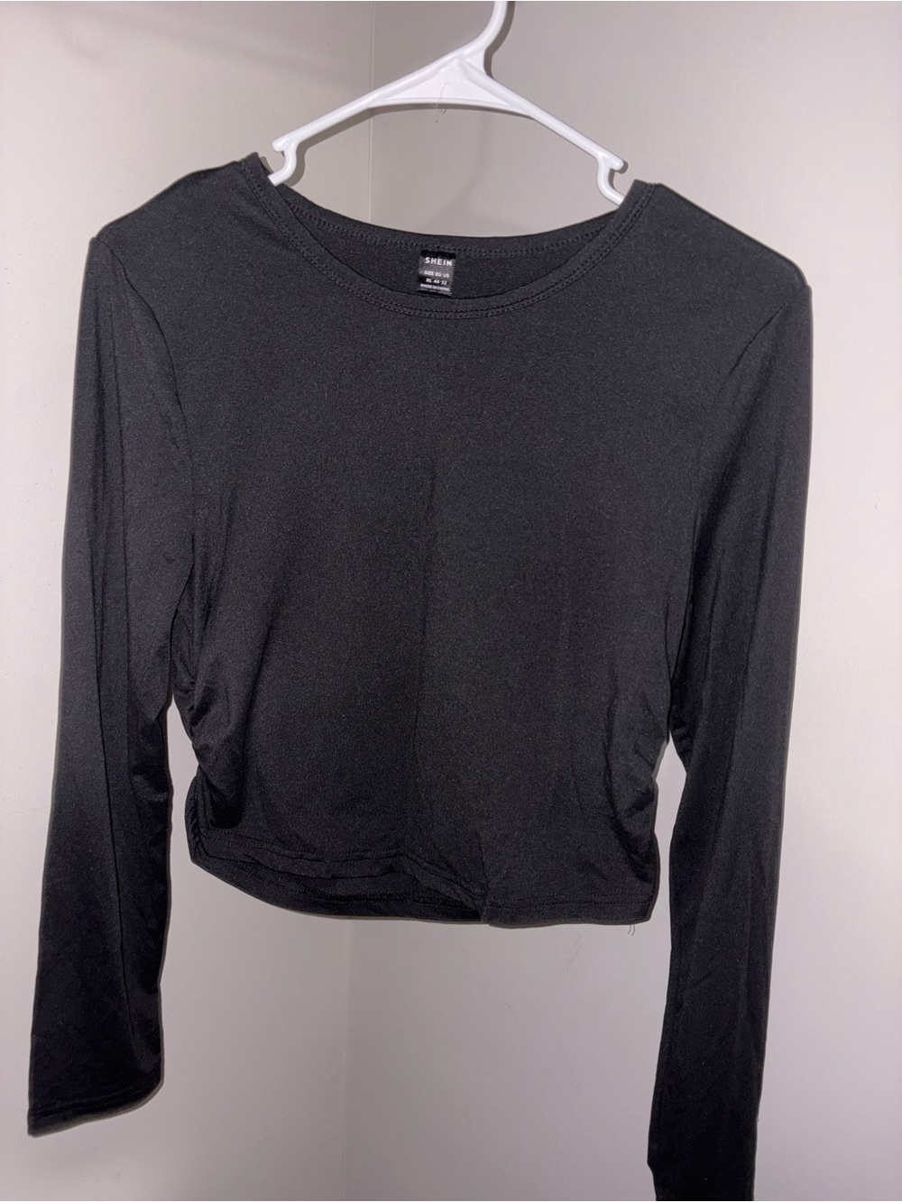 Women’s Black Long-Sleeve Cropped Top